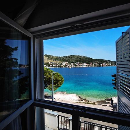 Sea Front Apartments Ivana Рогозница Екстериор снимка