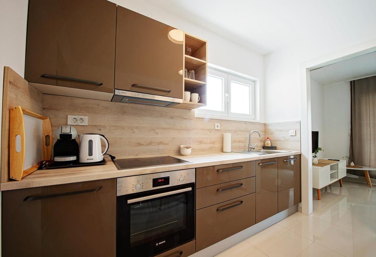 Sea Front Apartments Ivana Рогозница Екстериор снимка