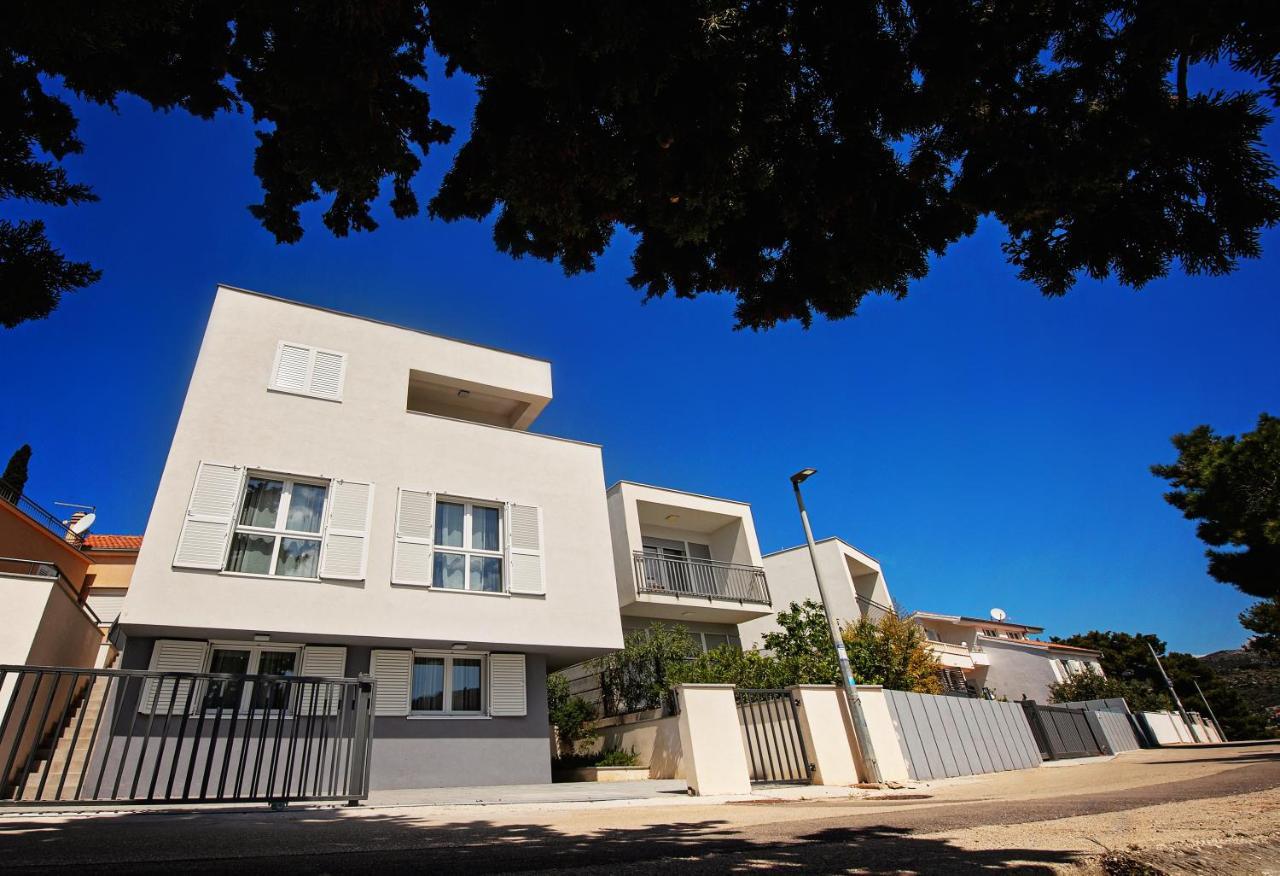 Sea Front Apartments Ivana Рогозница Екстериор снимка