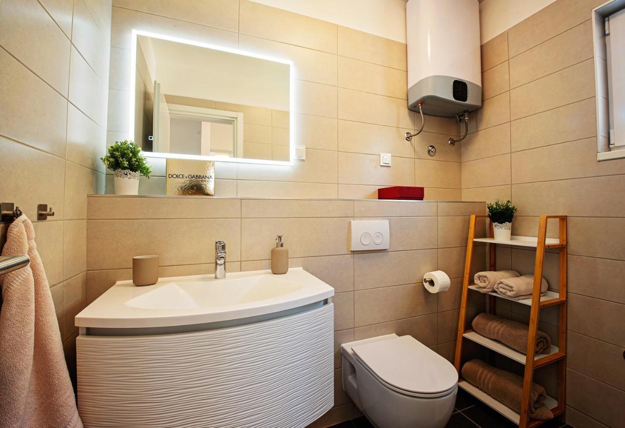 Sea Front Apartments Ivana Рогозница Екстериор снимка