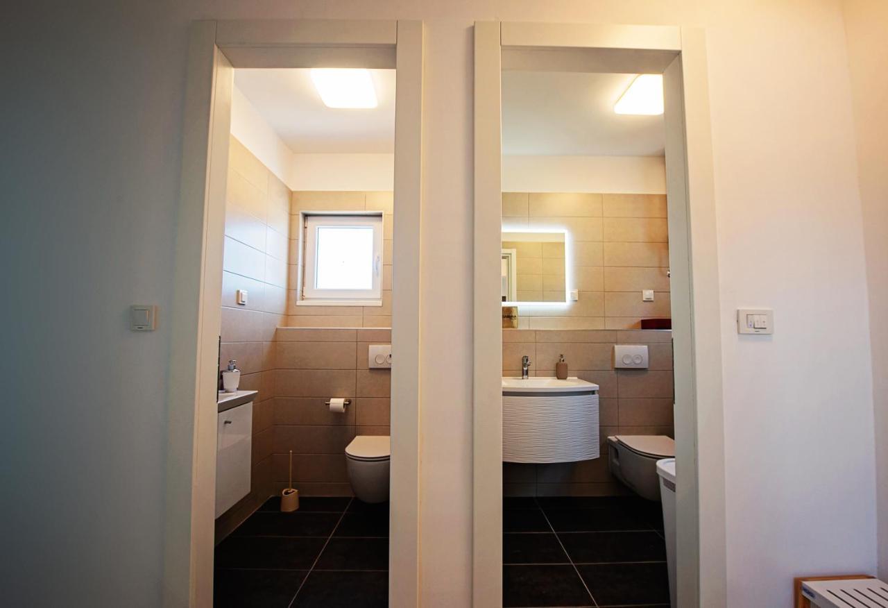 Sea Front Apartments Ivana Рогозница Екстериор снимка