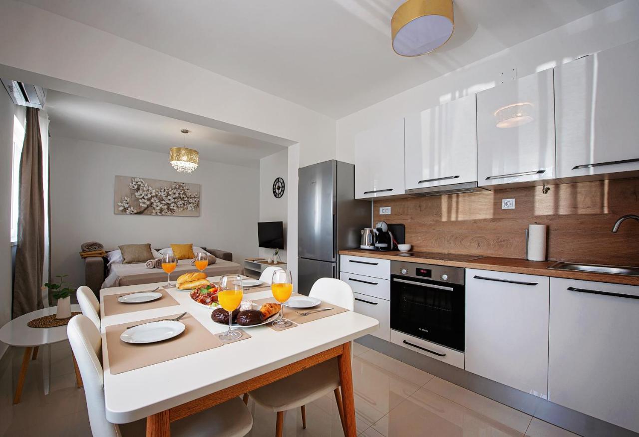Sea Front Apartments Ivana Рогозница Екстериор снимка