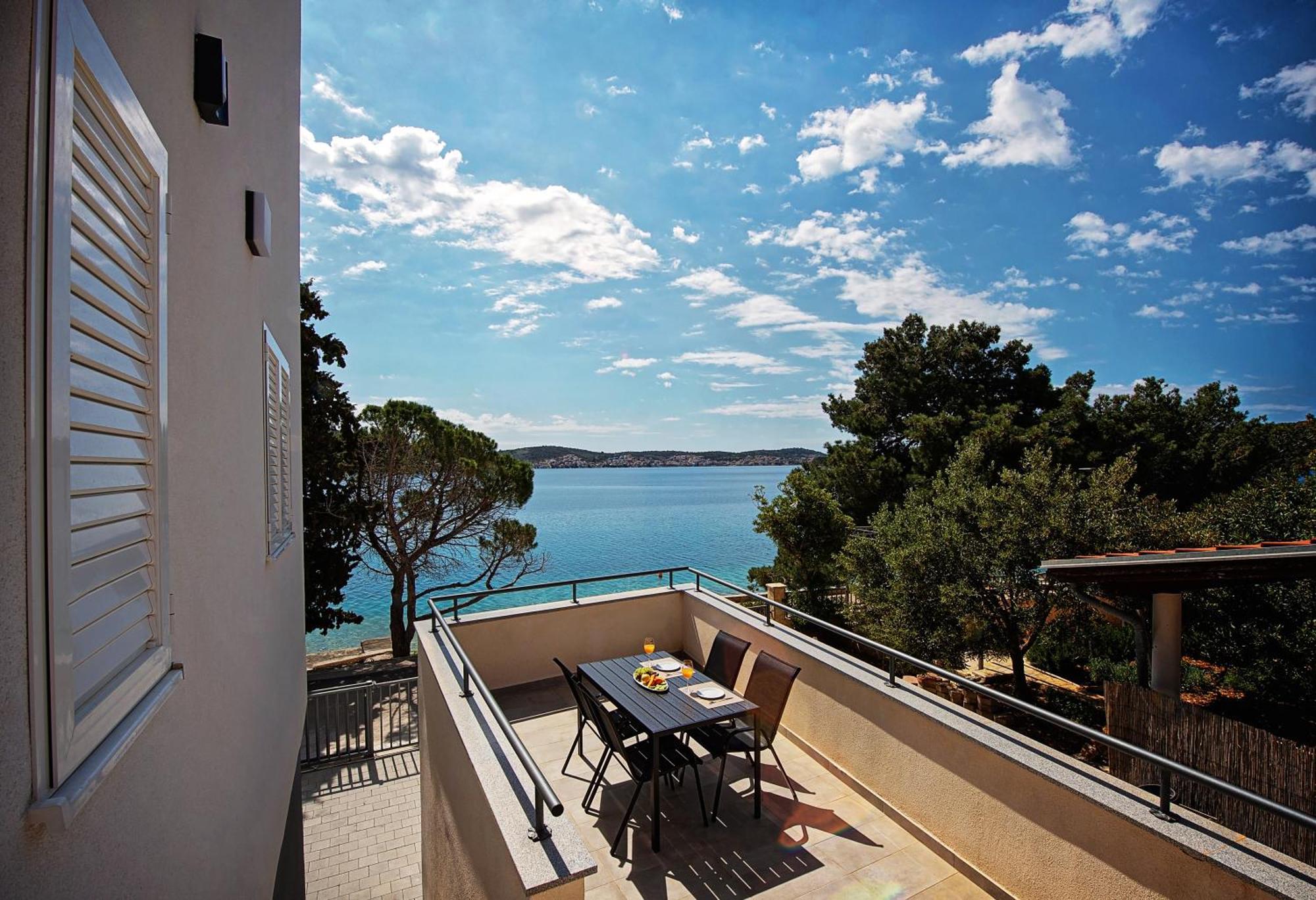 Sea Front Apartments Ivana Рогозница Екстериор снимка