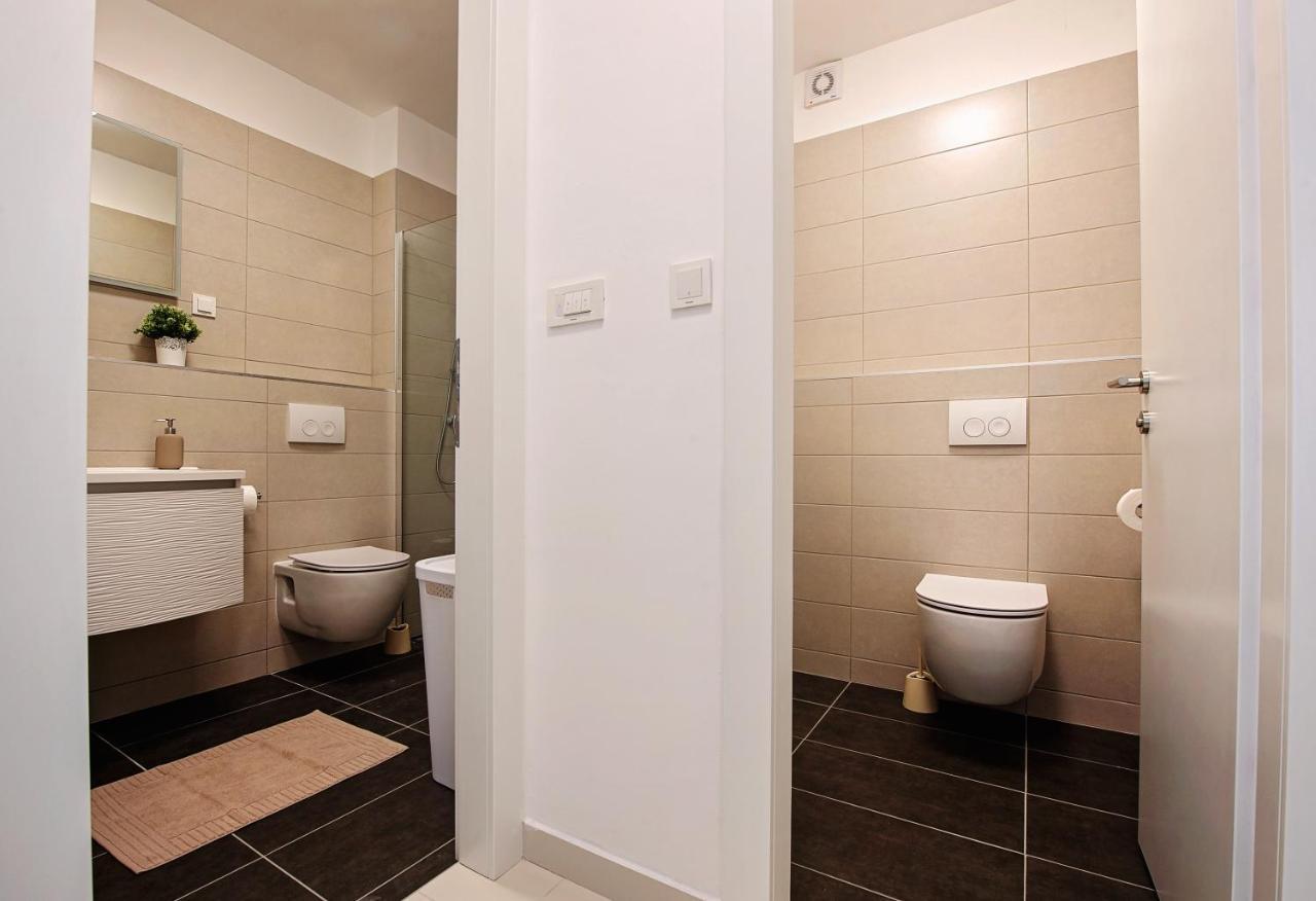 Sea Front Apartments Ivana Рогозница Екстериор снимка
