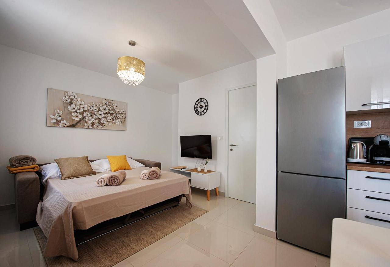 Sea Front Apartments Ivana Рогозница Екстериор снимка