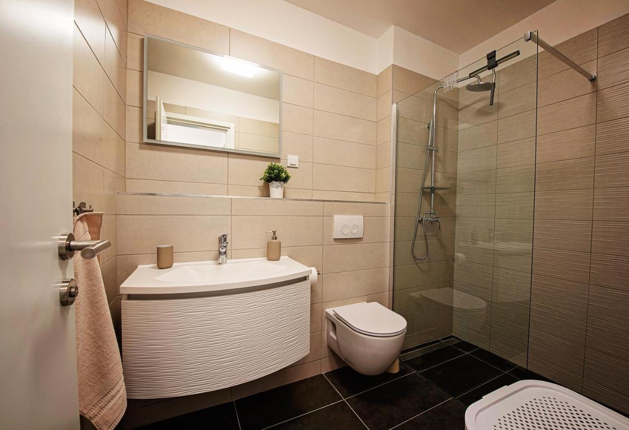 Sea Front Apartments Ivana Рогозница Екстериор снимка