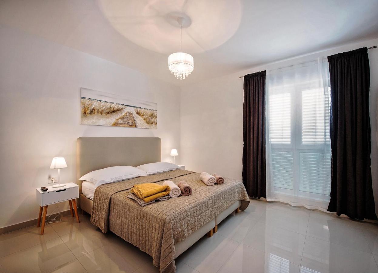 Sea Front Apartments Ivana Рогозница Екстериор снимка
