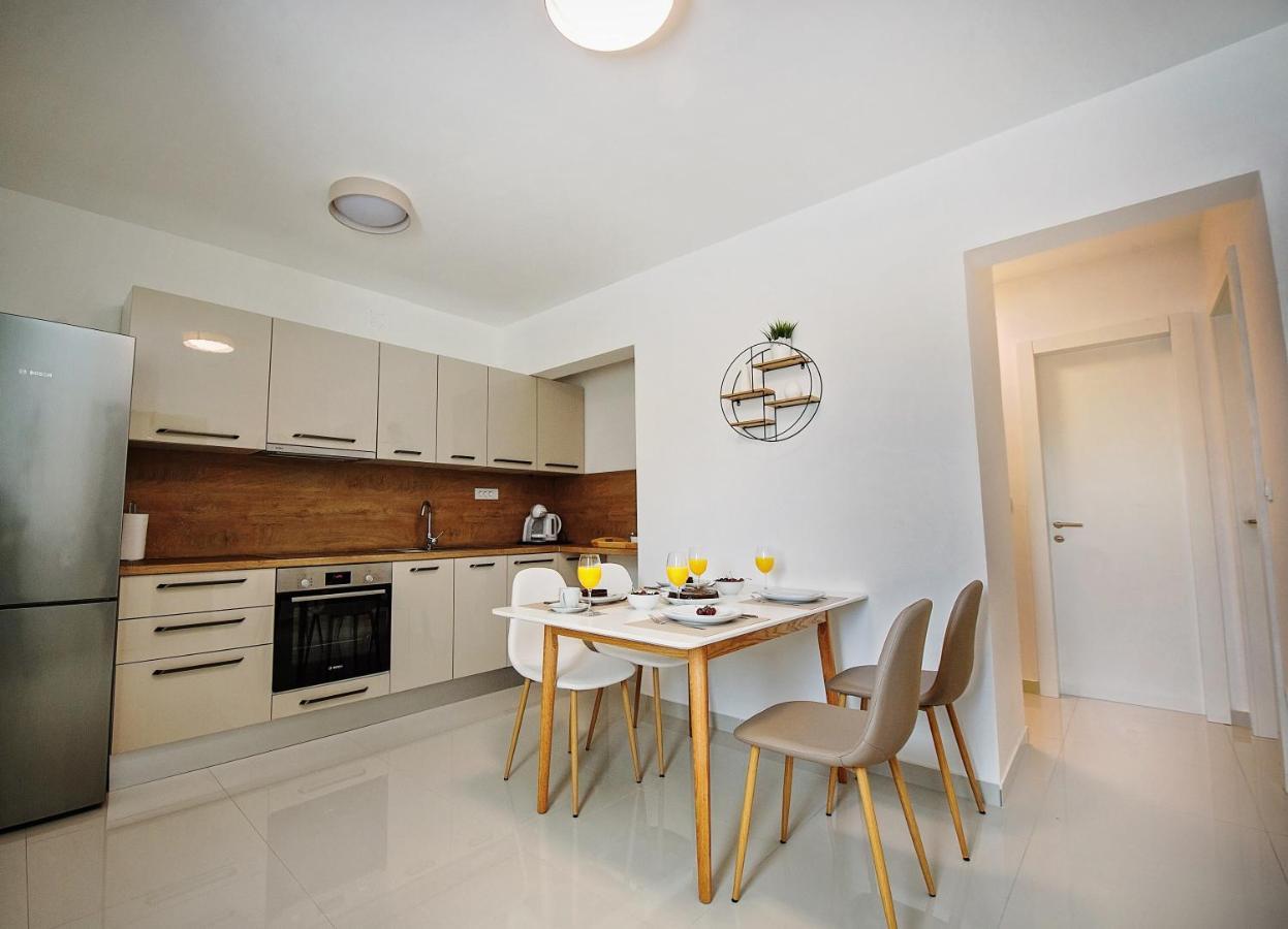 Sea Front Apartments Ivana Рогозница Екстериор снимка