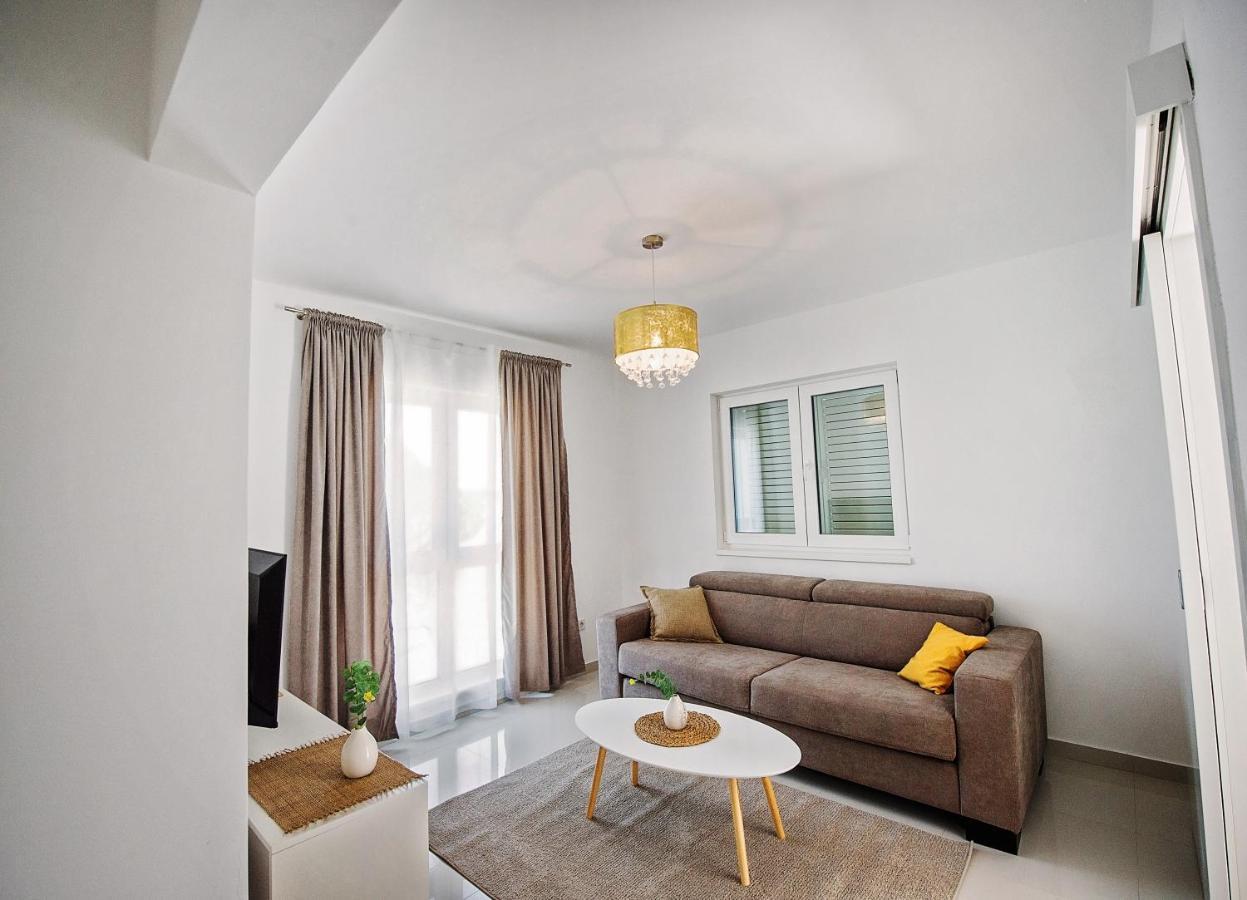 Sea Front Apartments Ivana Рогозница Екстериор снимка